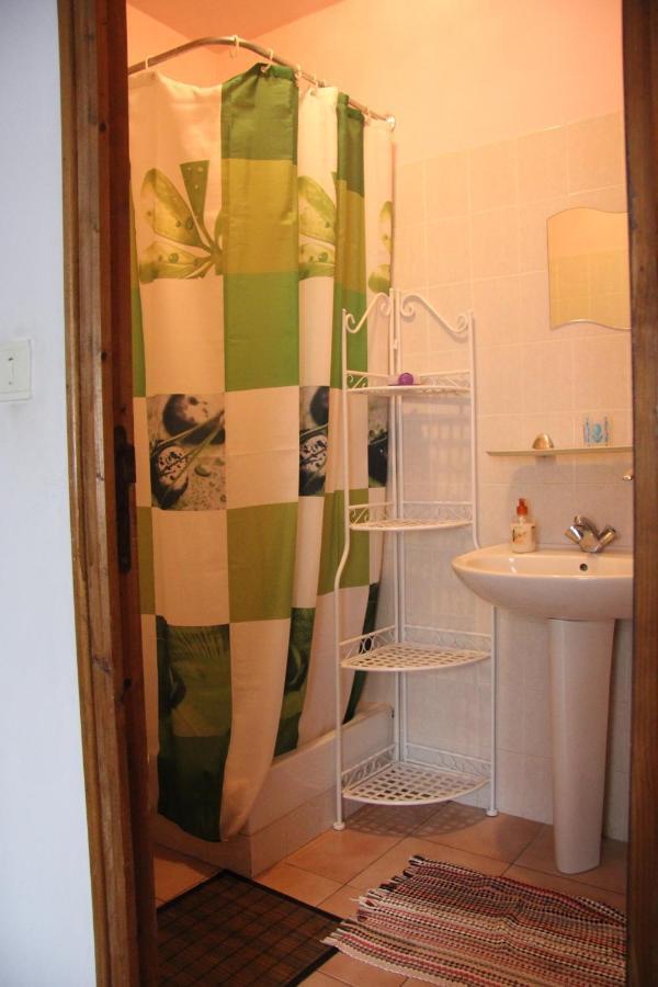 Chambre D'Hote "Chez Antoinette Et Charles" Santo-Pietro-di-Venaco Rum bild